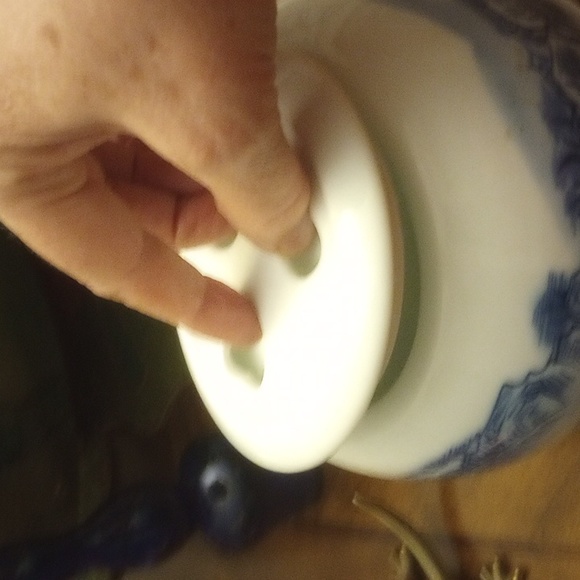 Vintage Asian Porcelain Lidded Pot - Picture 3 of 9